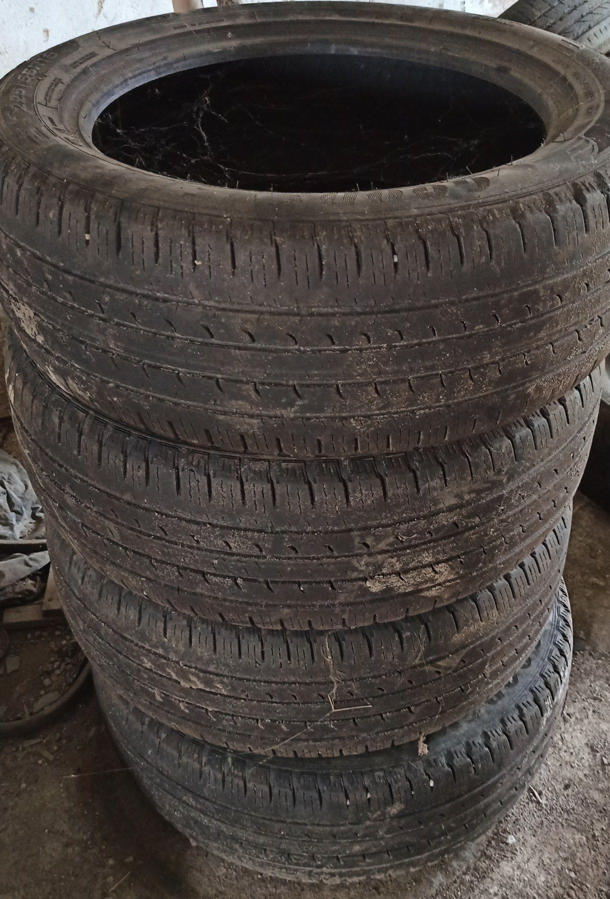 Шини goodyear efficientgrip suv 225/55 r18 
Ціна комплекту 4000 грн