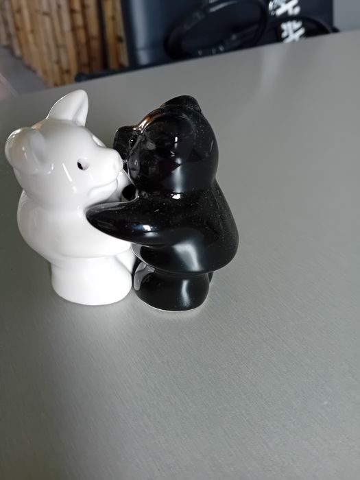 urocze przyprawniki na sól i pieprz w kształcie przytulających misiów