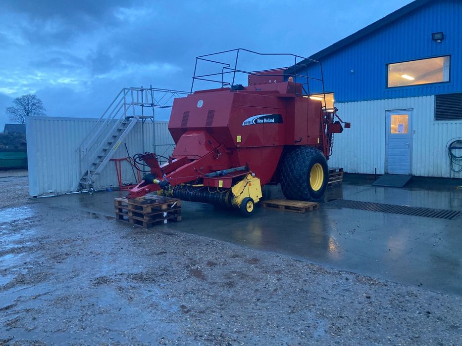 Prasa new holland bb980