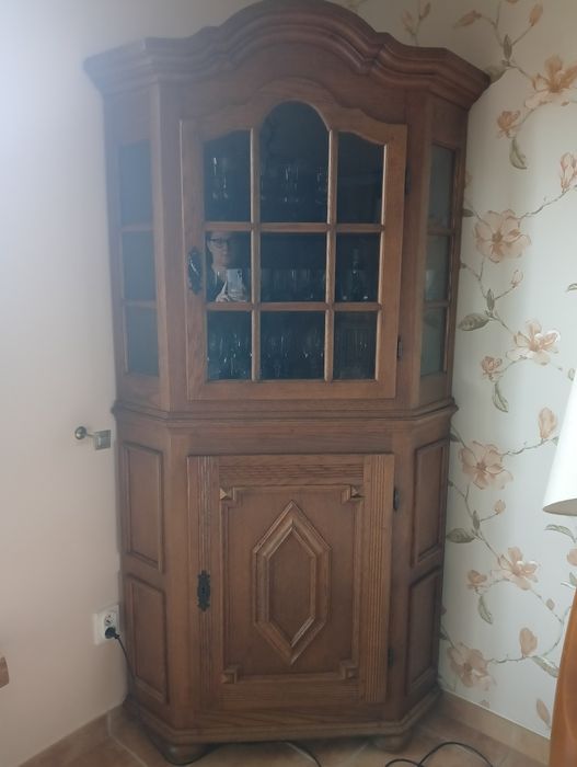 Dębowy kredens narożnikowy