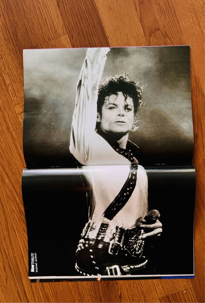 Michael Jackson cala gazeta o mjj po angielsku z plakatem