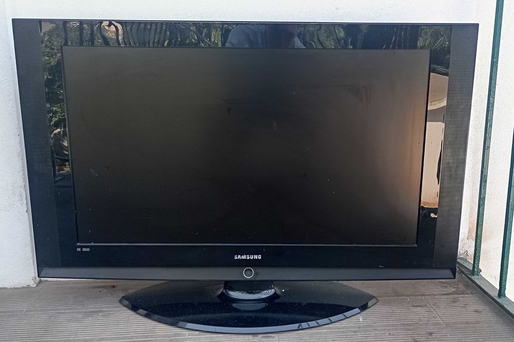 Vendo TV 42'' Samsung Aproveitar peças