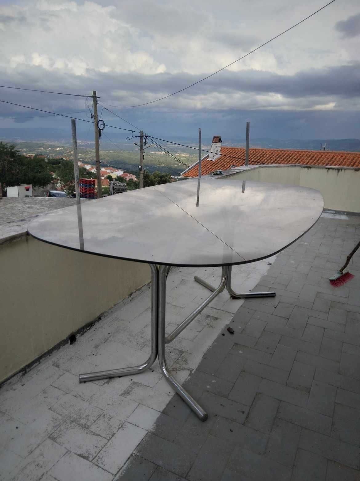Mesa de sala de jantar com 4 cadeiras