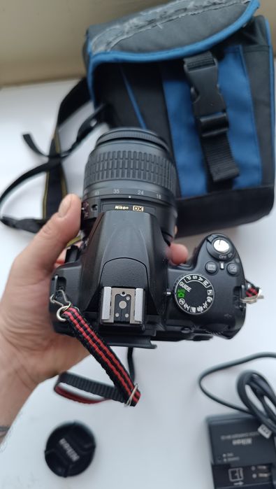 Máquina fotográfica Nikon D3000 com lente 18-55mm e bolsa bom estado
