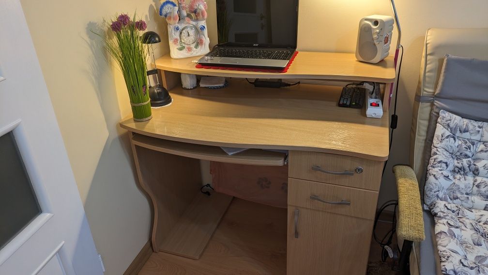Drewniane biurko *stan bardzo dobry*