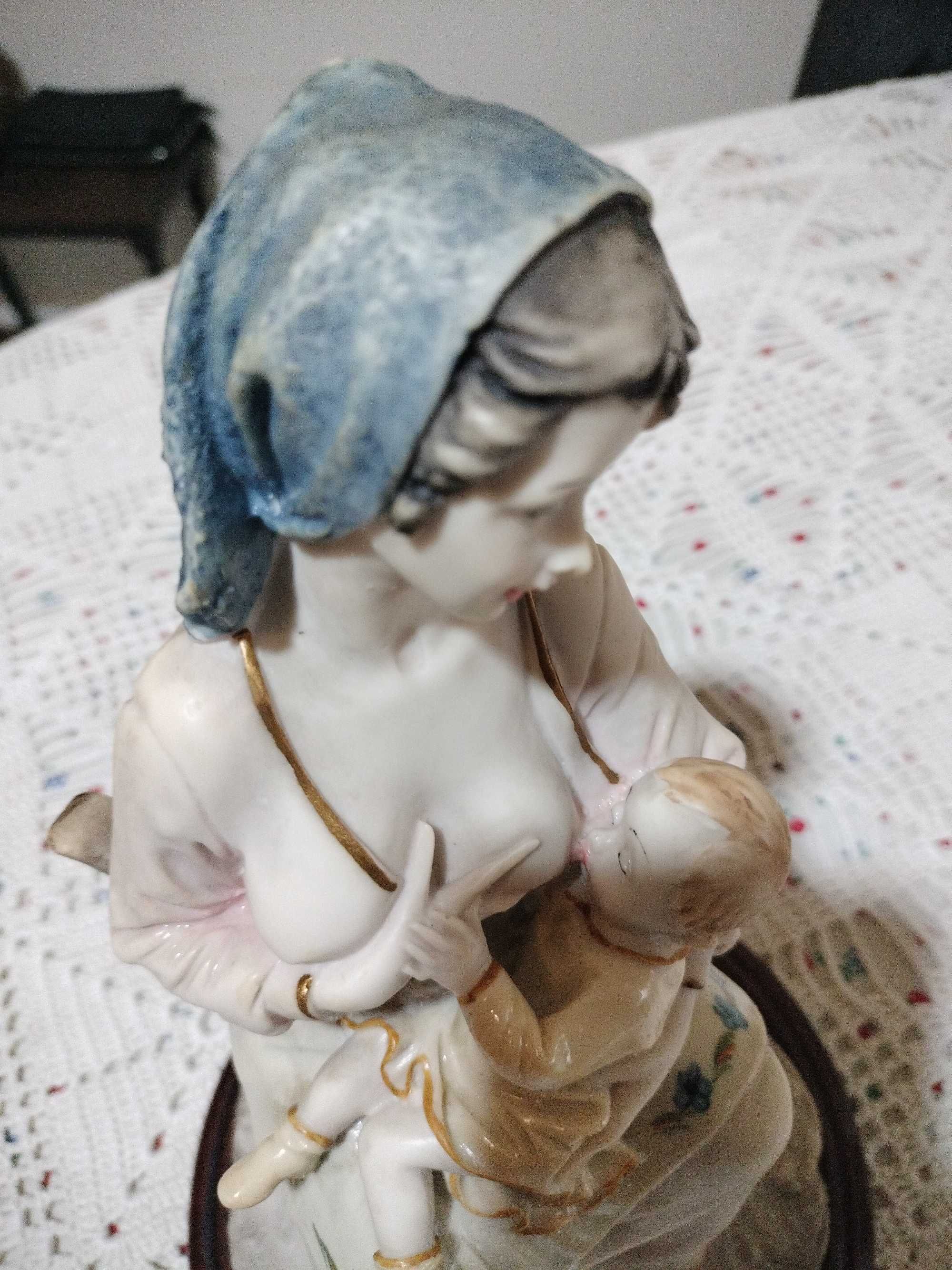 Estatueta Mulher amamentando 10 €uros