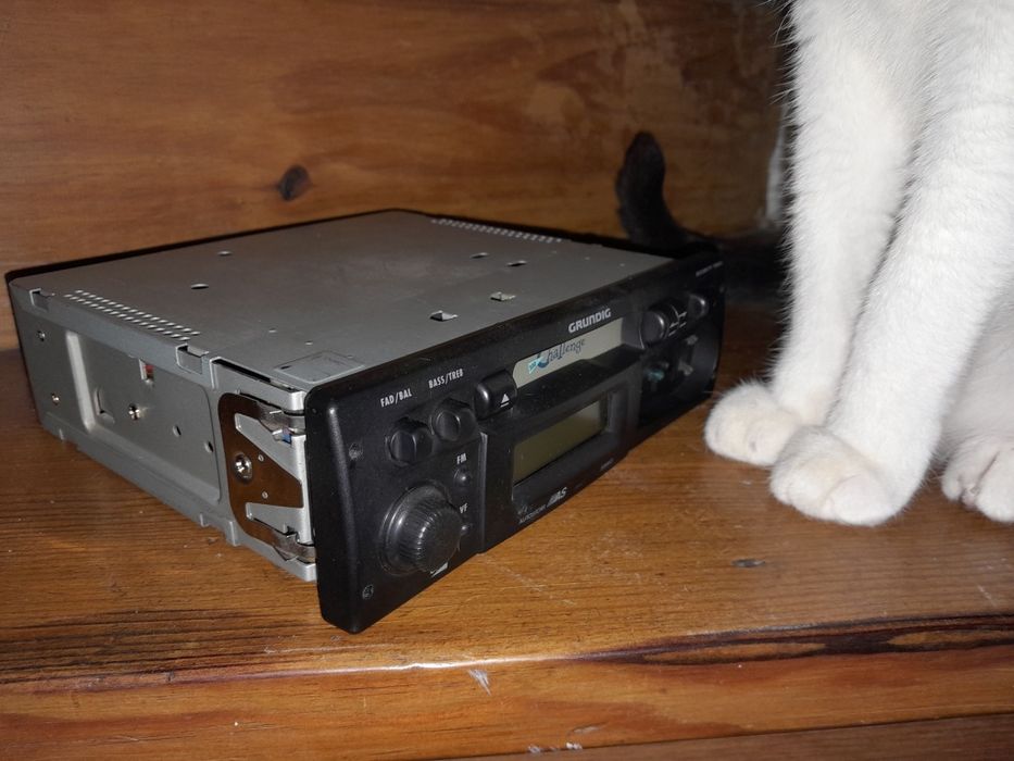 [PEÇAS] Auto-Rádio Grundig Challenge 300