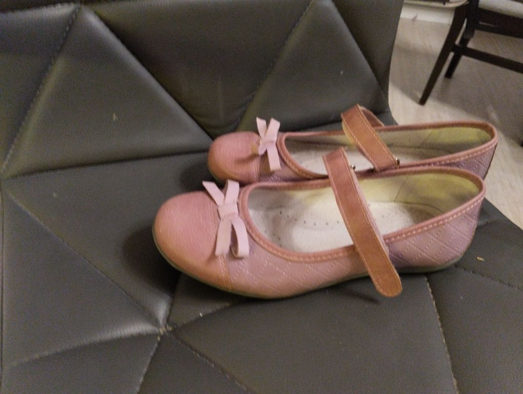 Sandałki, pantofelki, buty dla dziewczynki 34