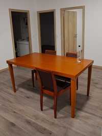 Conjunto de mesa e cadeiras