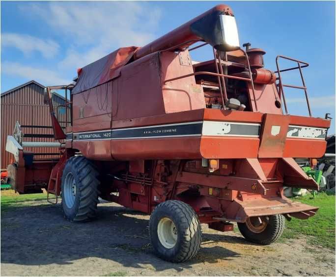 Case International 1420 axial-flow