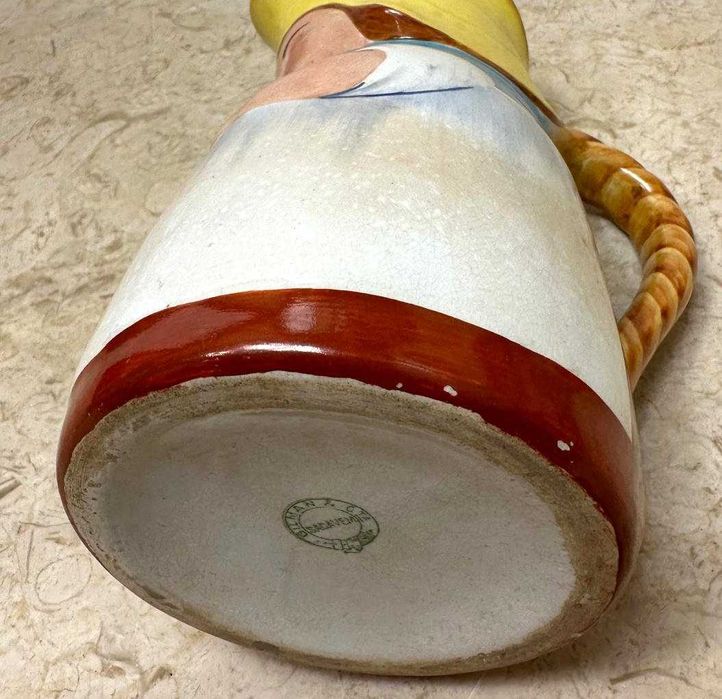 Jarro antropomórfico, formato boneca Holandesa, ano de fabrico 1945