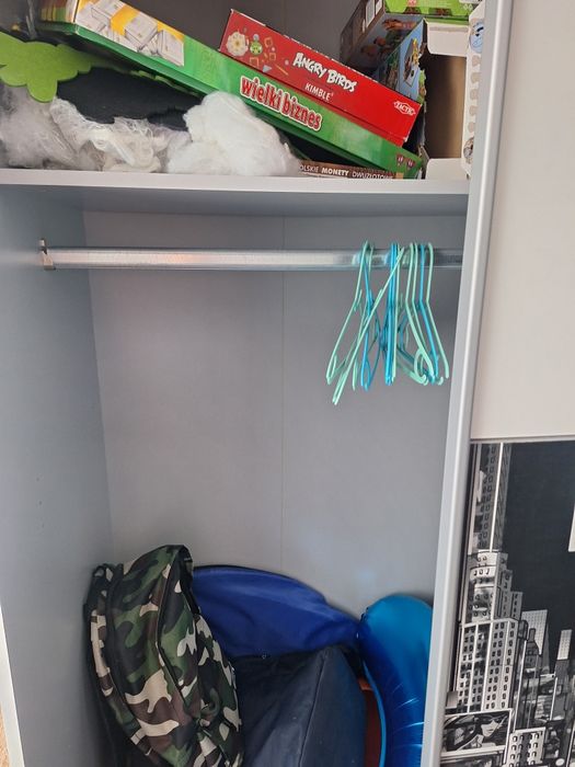 Szafa do pokoju dziecięcego / młodzieżowego.