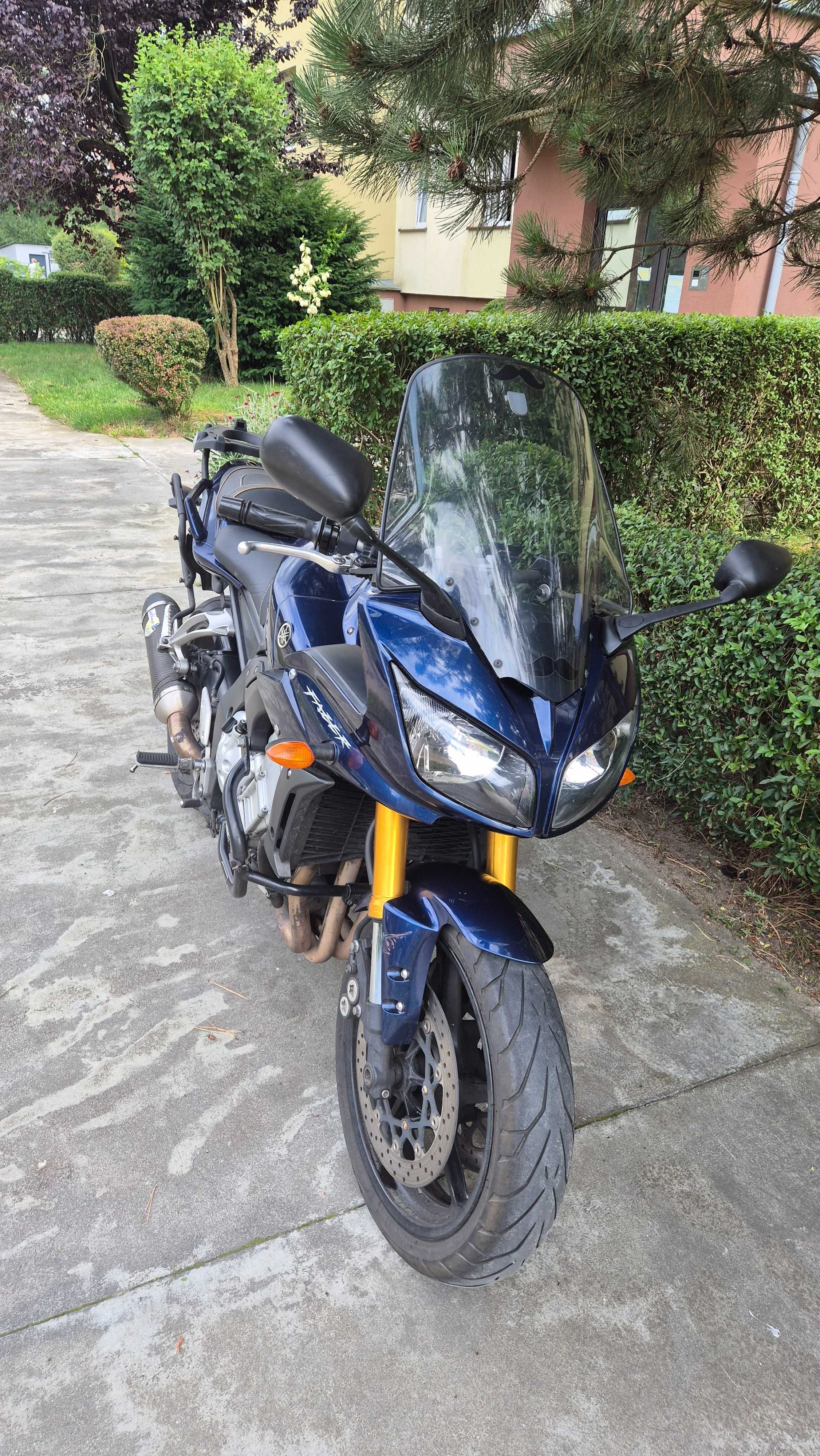 Yamaha FZ1, Kufry, bagi, siedzenia, tłumik.
