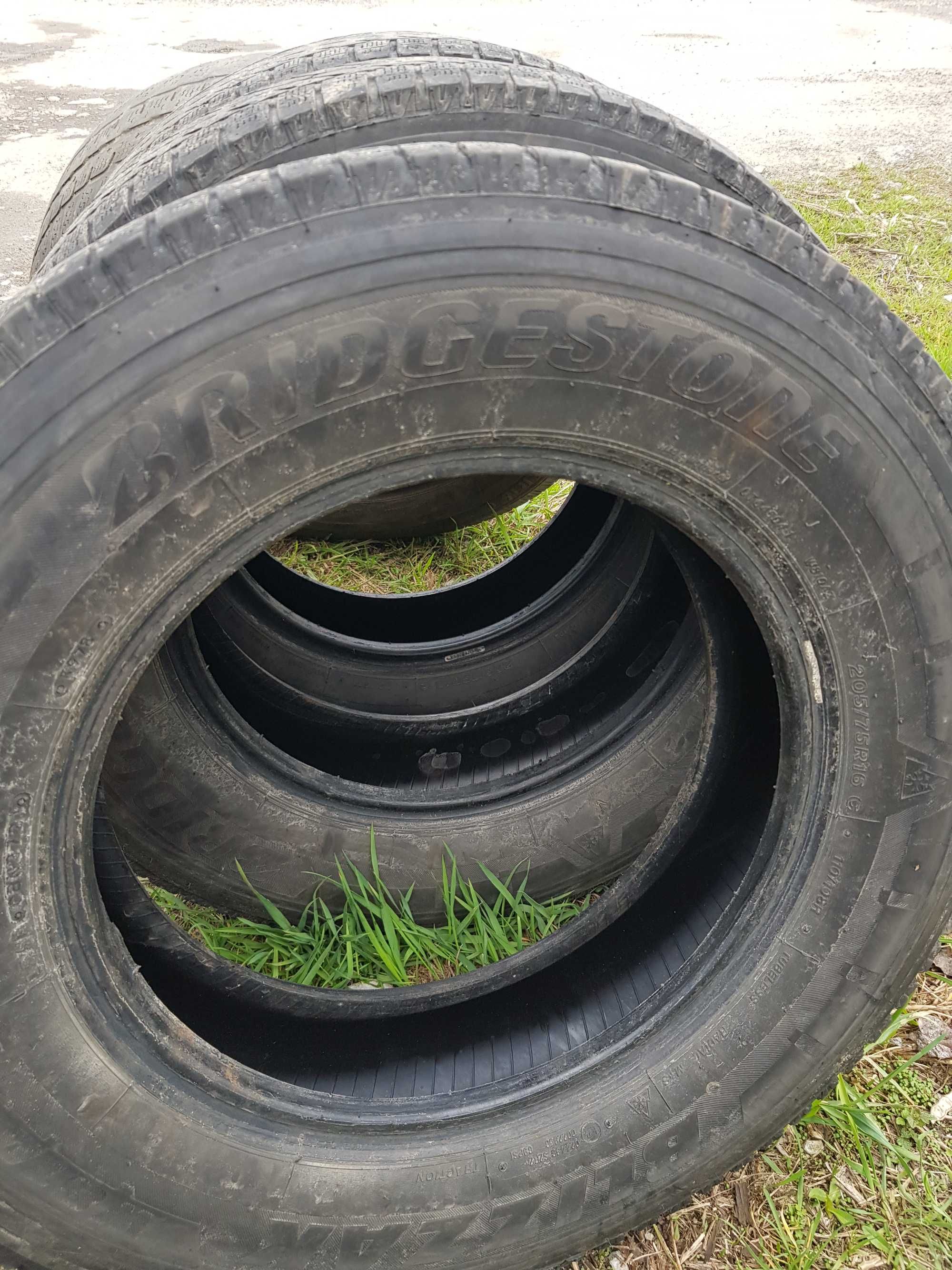 Продам колеса Bridgestone 205/75/16C