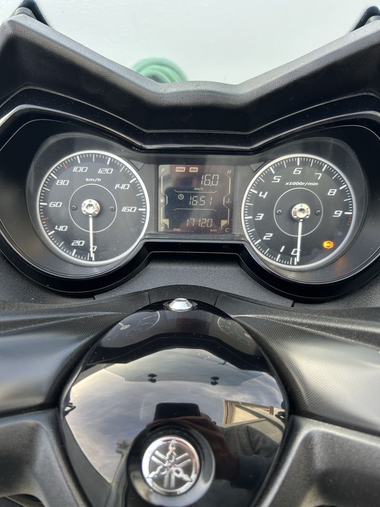 Yamaha X-max 300 Tech Max ( Troco por mota ).