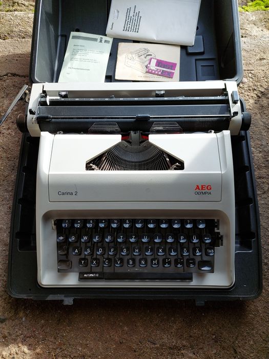 Maszyna do pisania AEG Olympia Carina 2