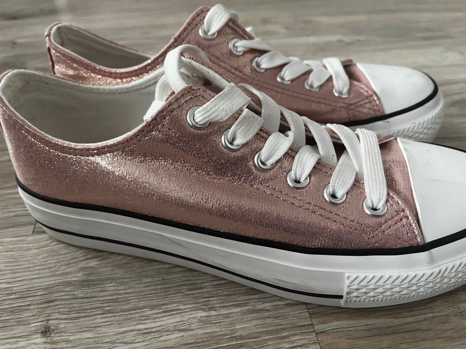 Trampki różowe połyskujące