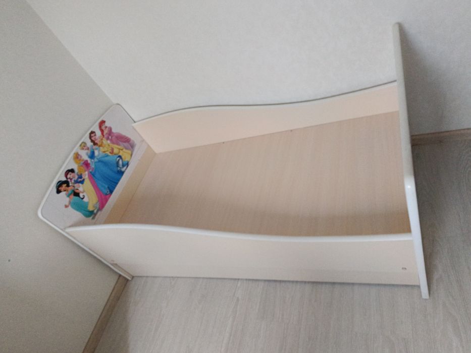 Детяче ліжко для дівчинки