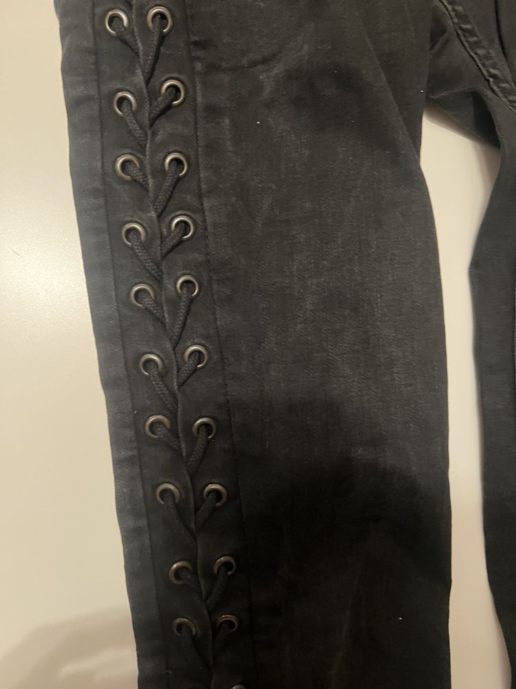 Spodnie zara czarne jeansy modne ze sznureczkiem