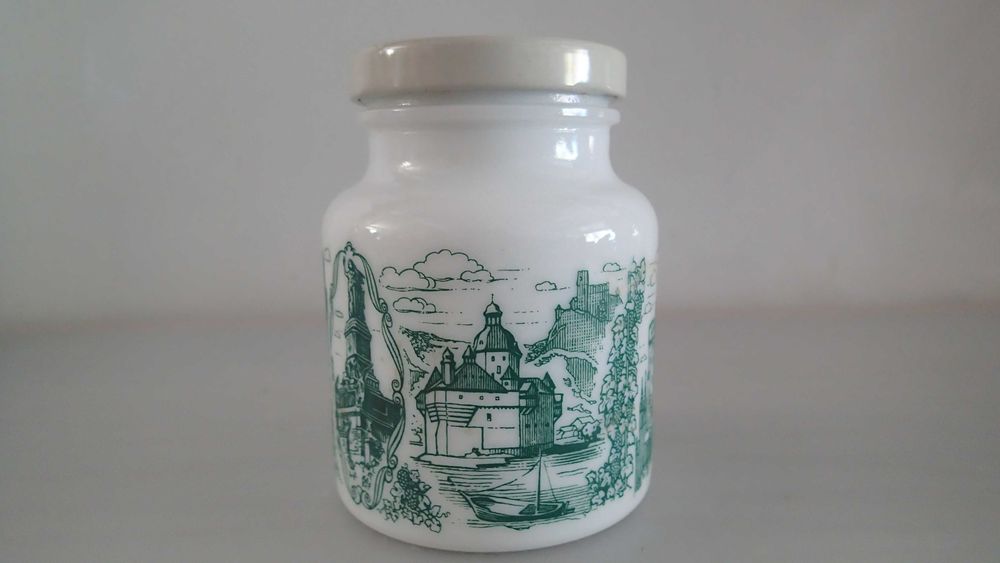 Frascos de vidro opalino