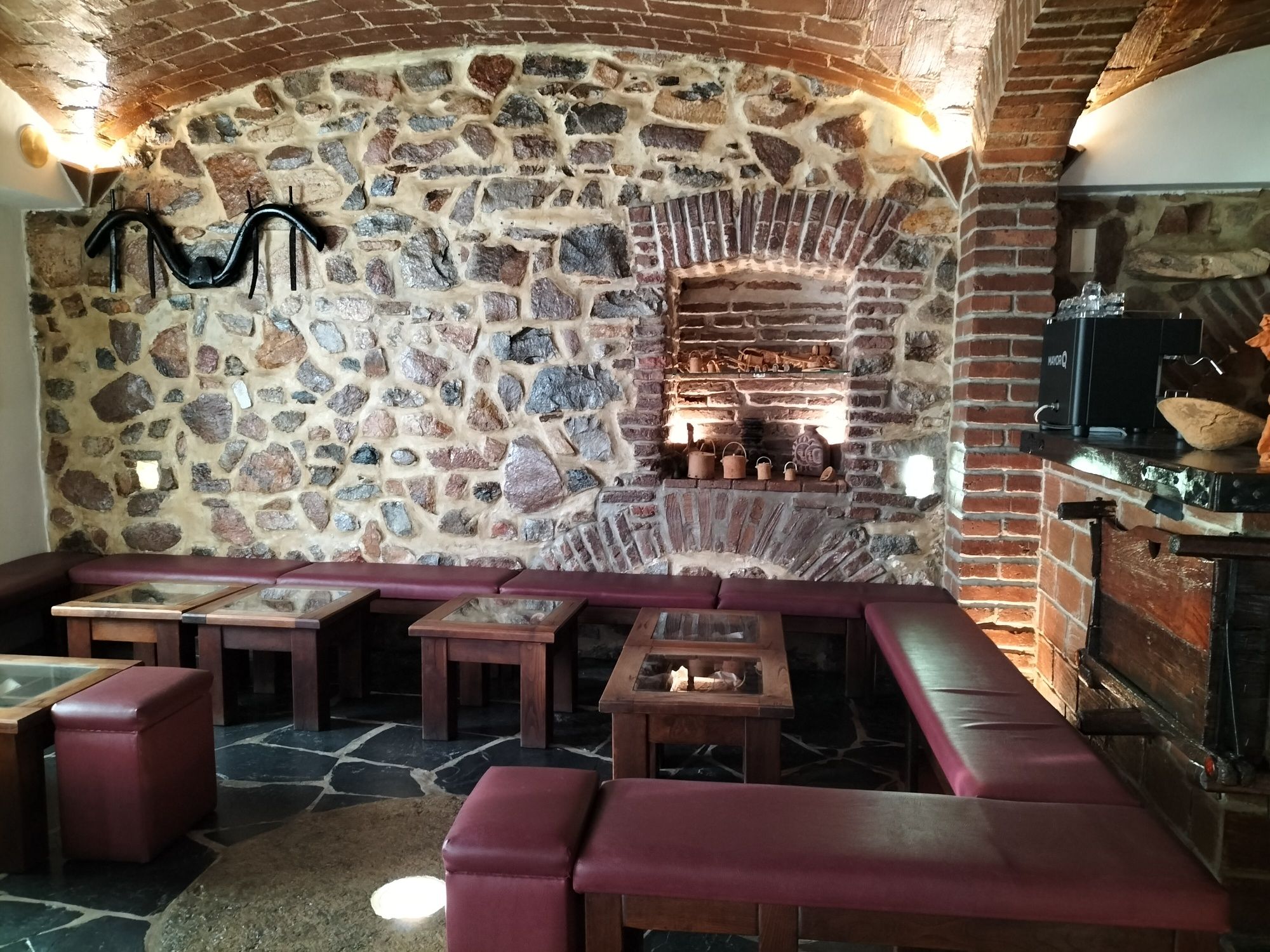 Vende-se prédio com restaurante no Alentejo
