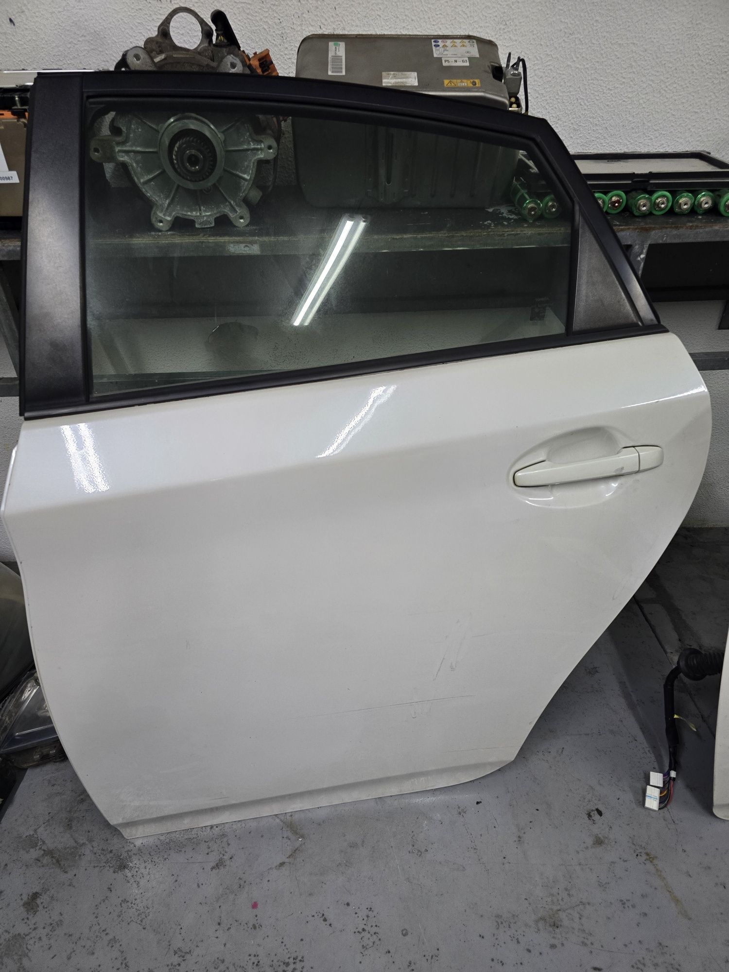 Toyota prius hybrid portas e mala traz