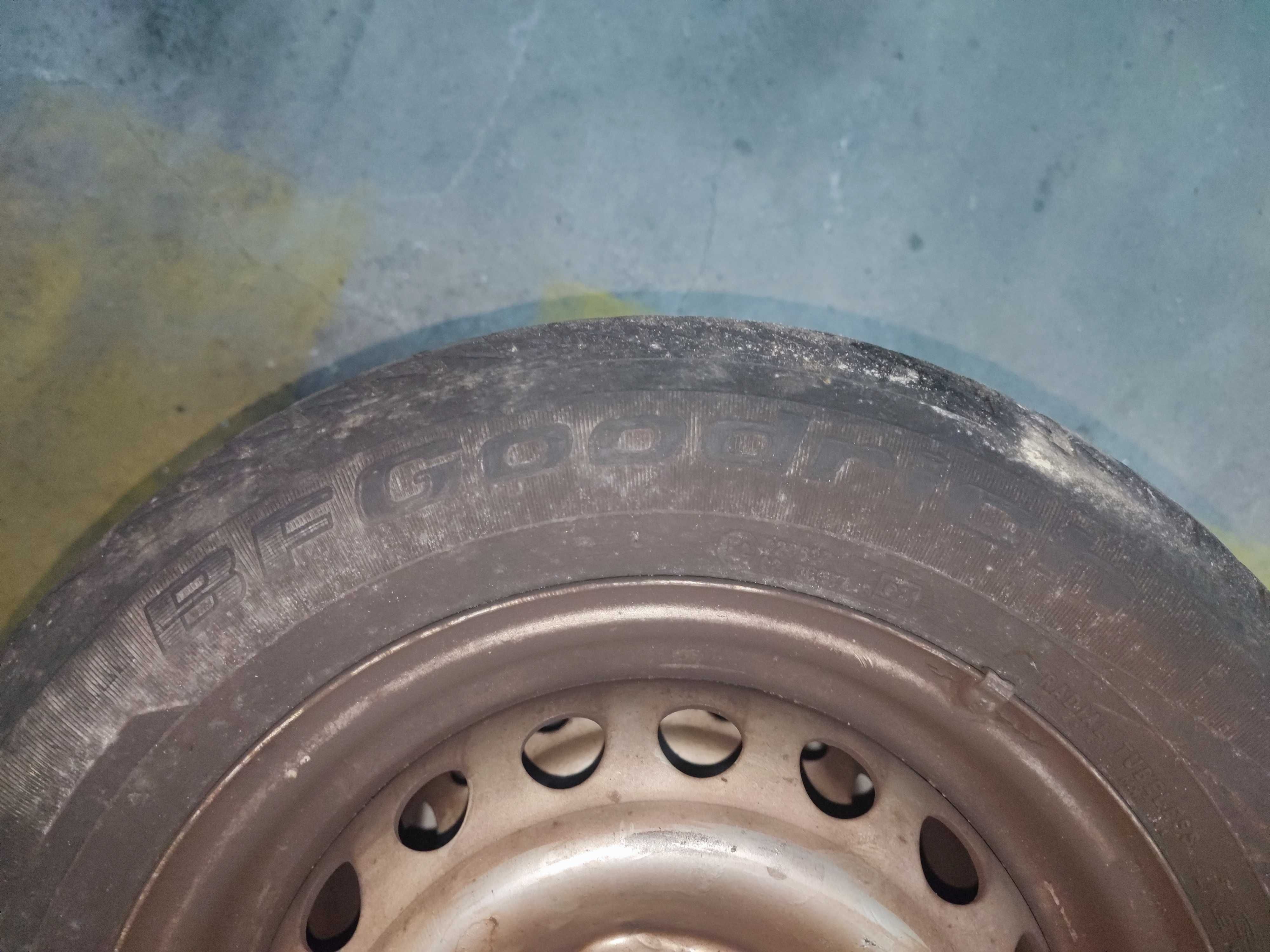 Jantes ferro com pneu Opel Corsa