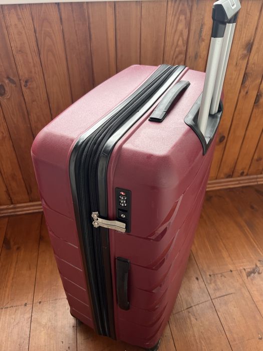 Продаю валізу Snowball на 4 коліщатках