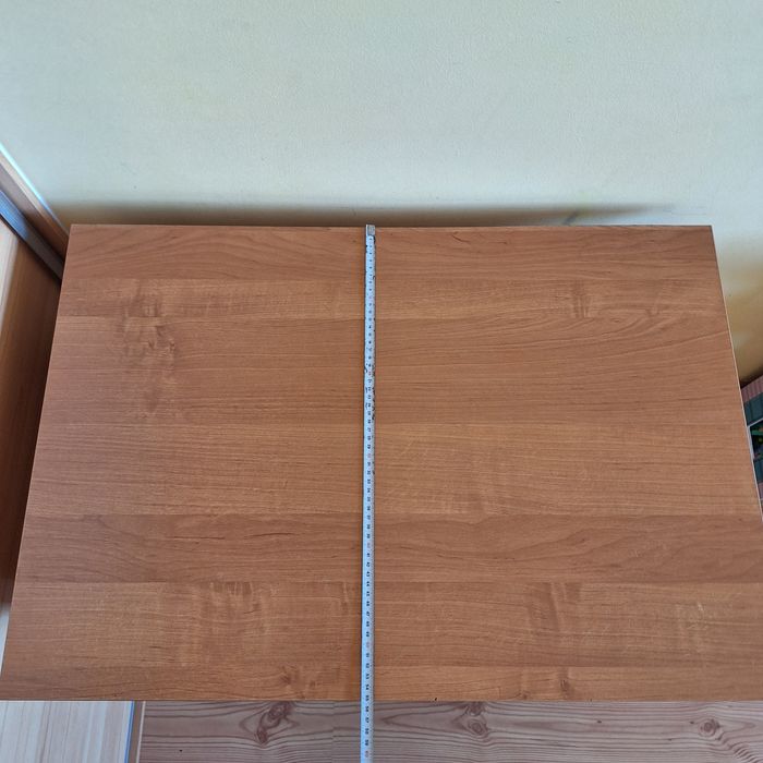 Biurko pod komputer laptopa