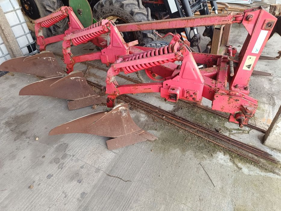 Pług 3 skibowy Unia Grudziądz tur na sprężynach