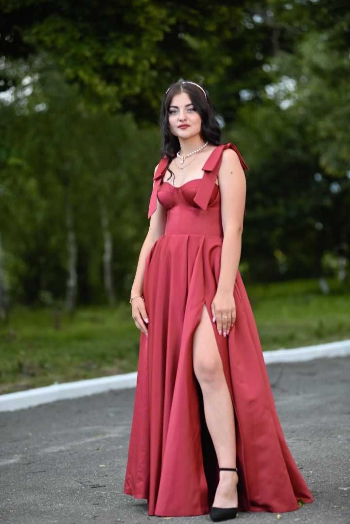 Продаю випуску сукню