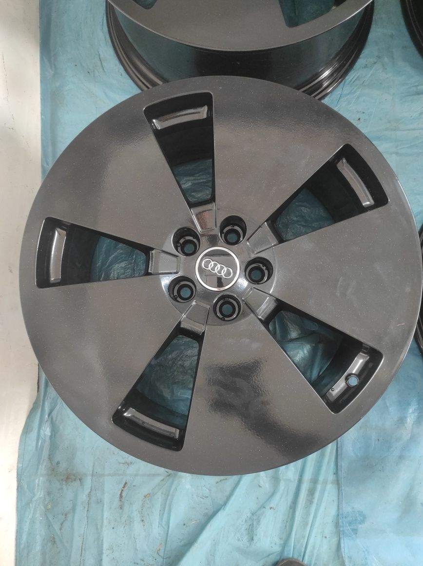 231 Felgi aluminiowe ORYGINAŁ AUDI R 19 5x112 otwór 66,6 Czarne