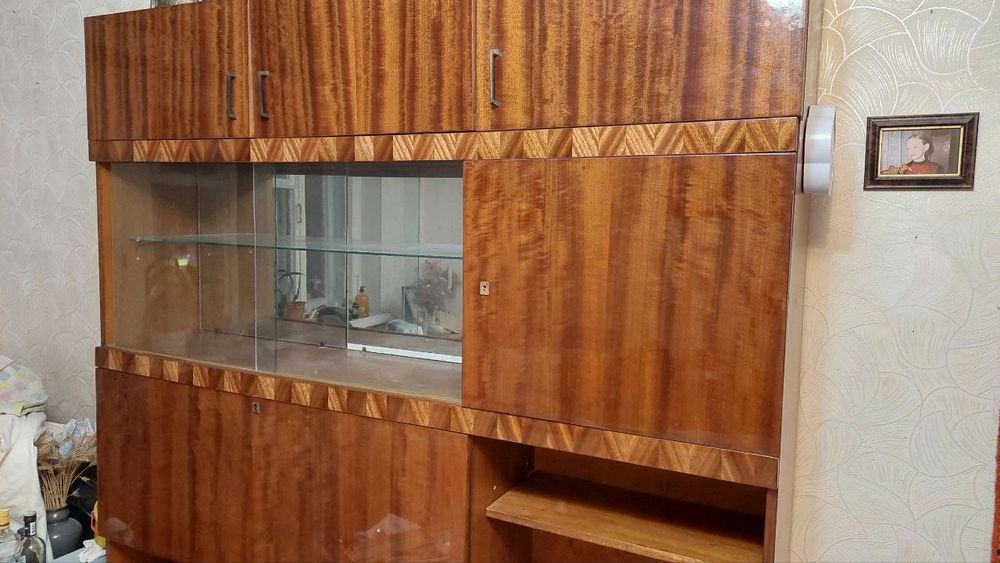 Продам мебель, сервант