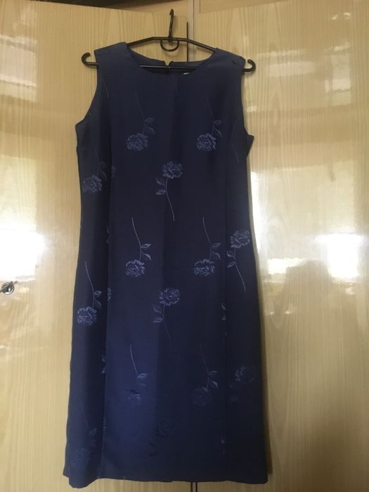 Продам літні сукні без рукавів