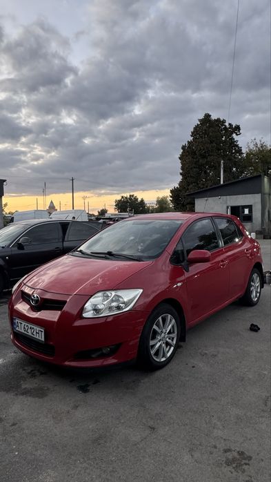 Toyota Auris продам машину