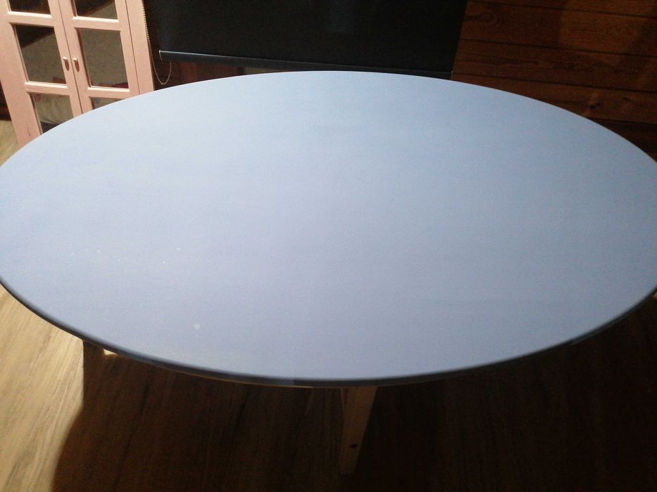 Mesa de apoio sem marcas de uso