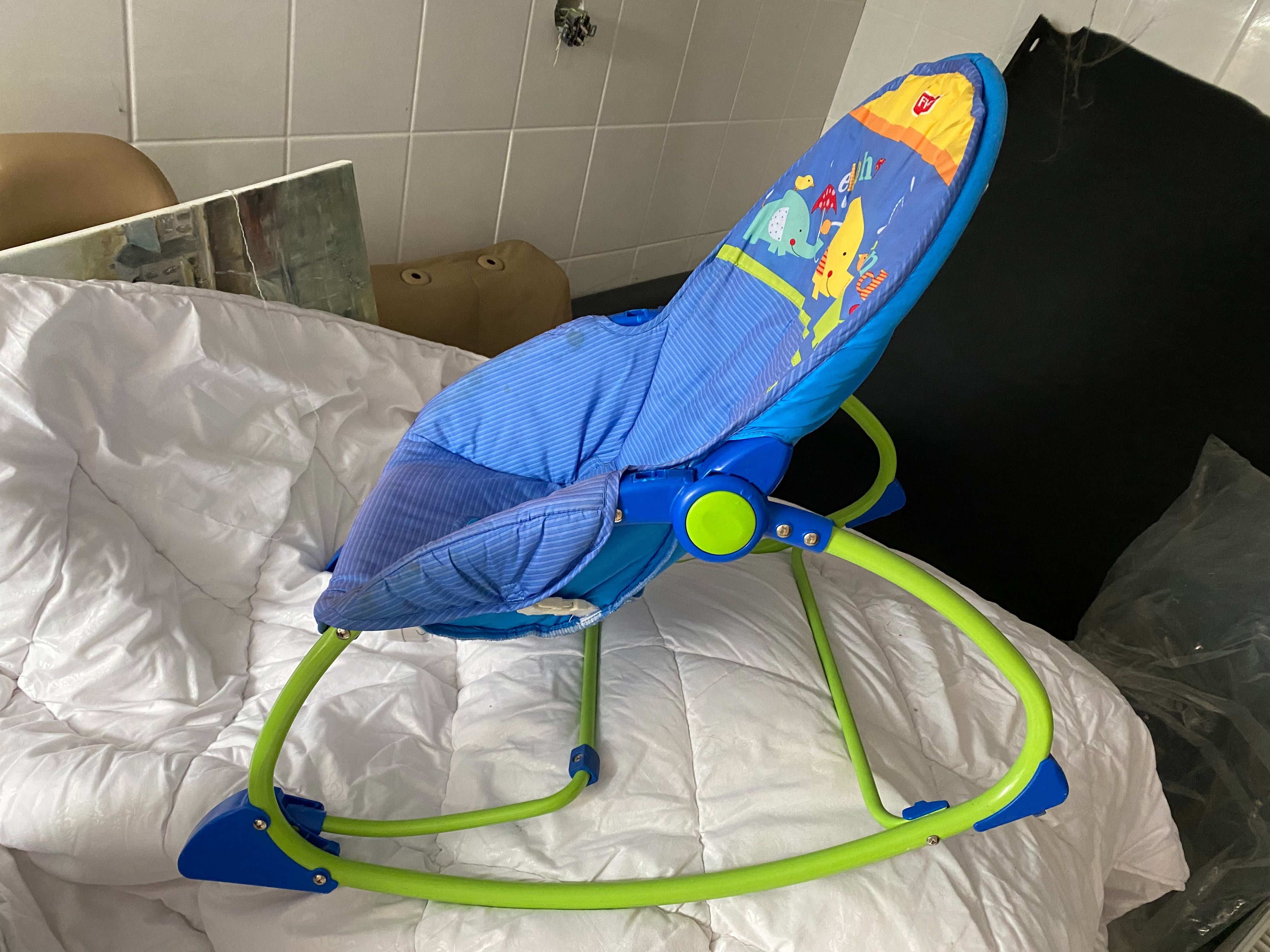 Bujaczek kołyska Fisher Price dla dziecka z wibracjami do usypiania