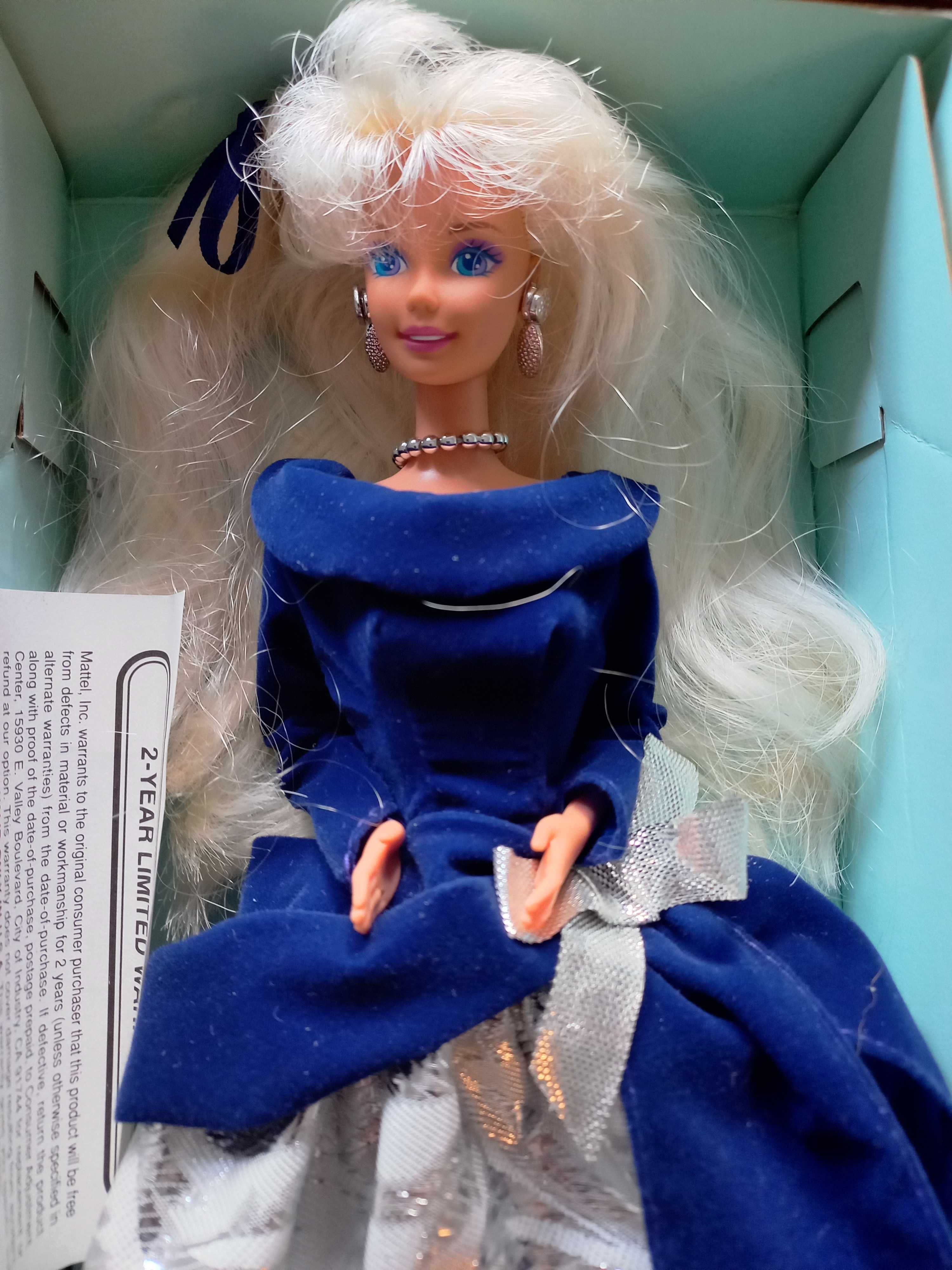 Barbie Winter Velvet Avon 1995