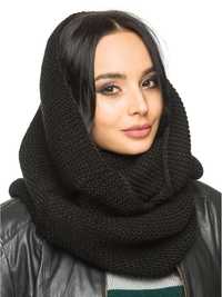 Жіночий в'язаний шарф-снуд чорного кольору