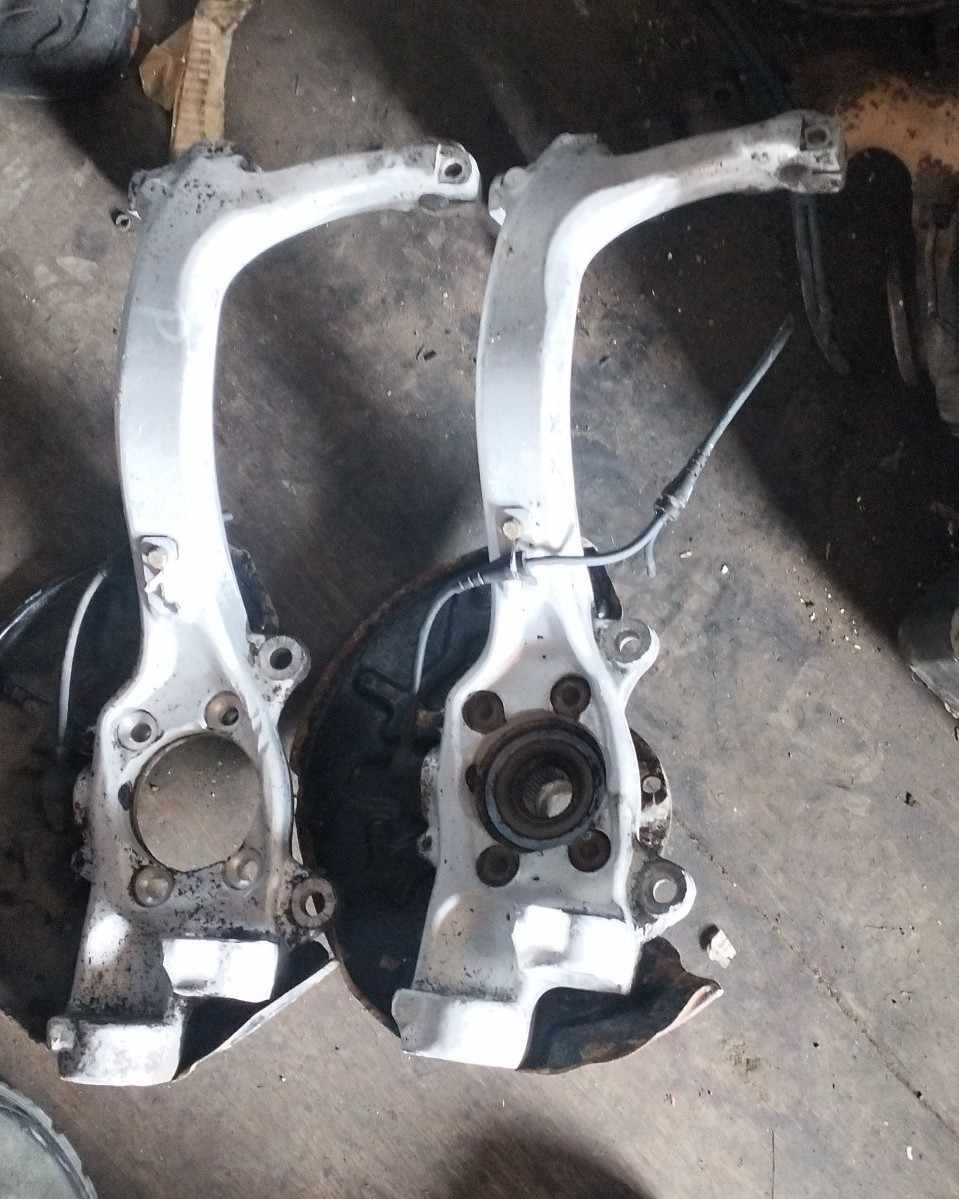 piasta piasty zwrotnice PRAWA przód przednie alu Audi A4 B6 B7, A6 C5