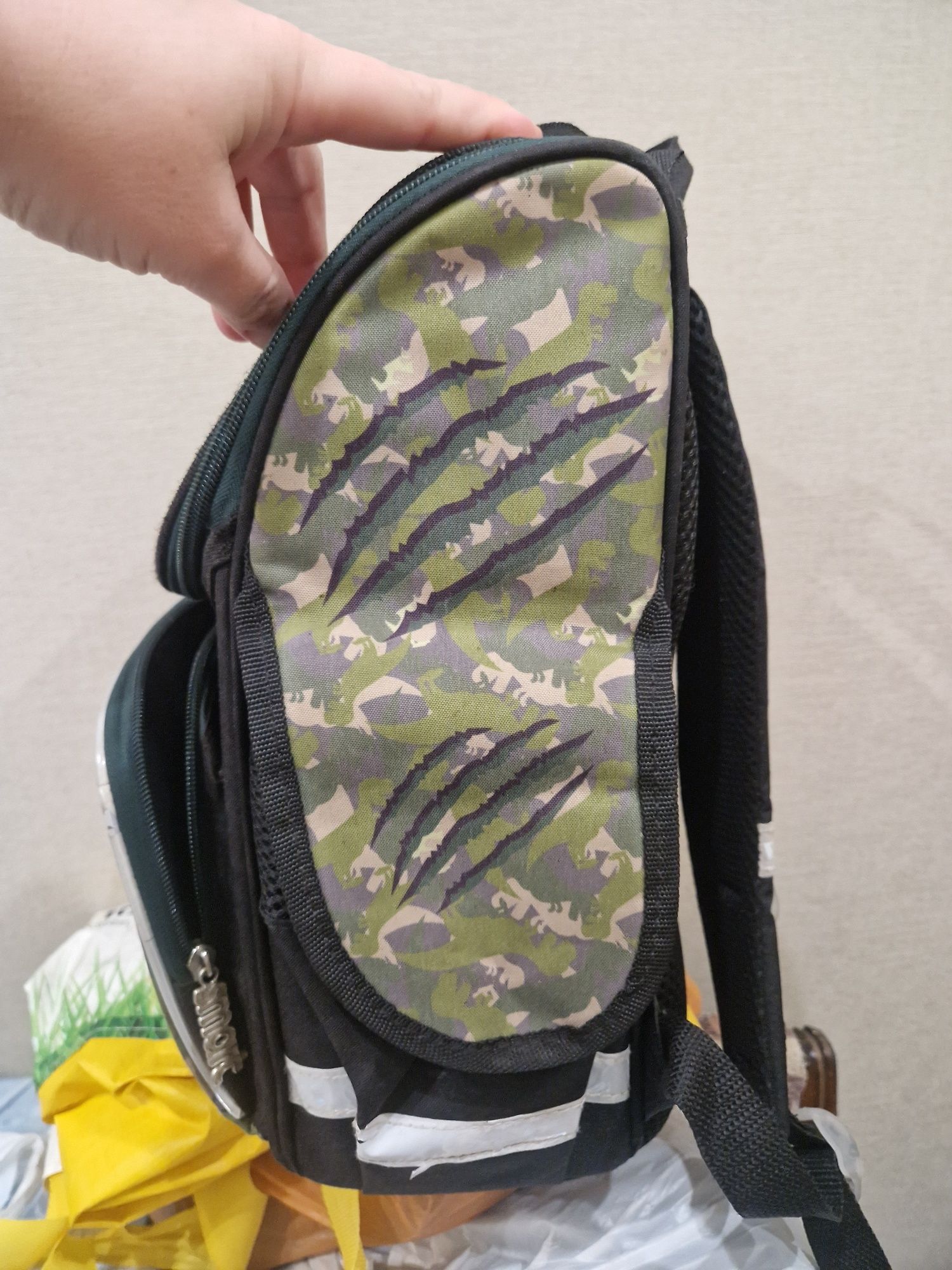 Школьный рюкзак/ портфель с динозавром б/у