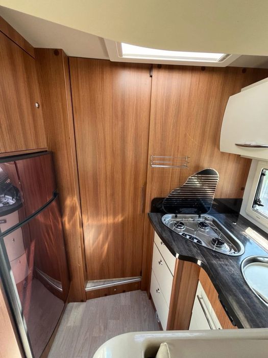 Autocaravana Perfilada Cama Central e Basculante