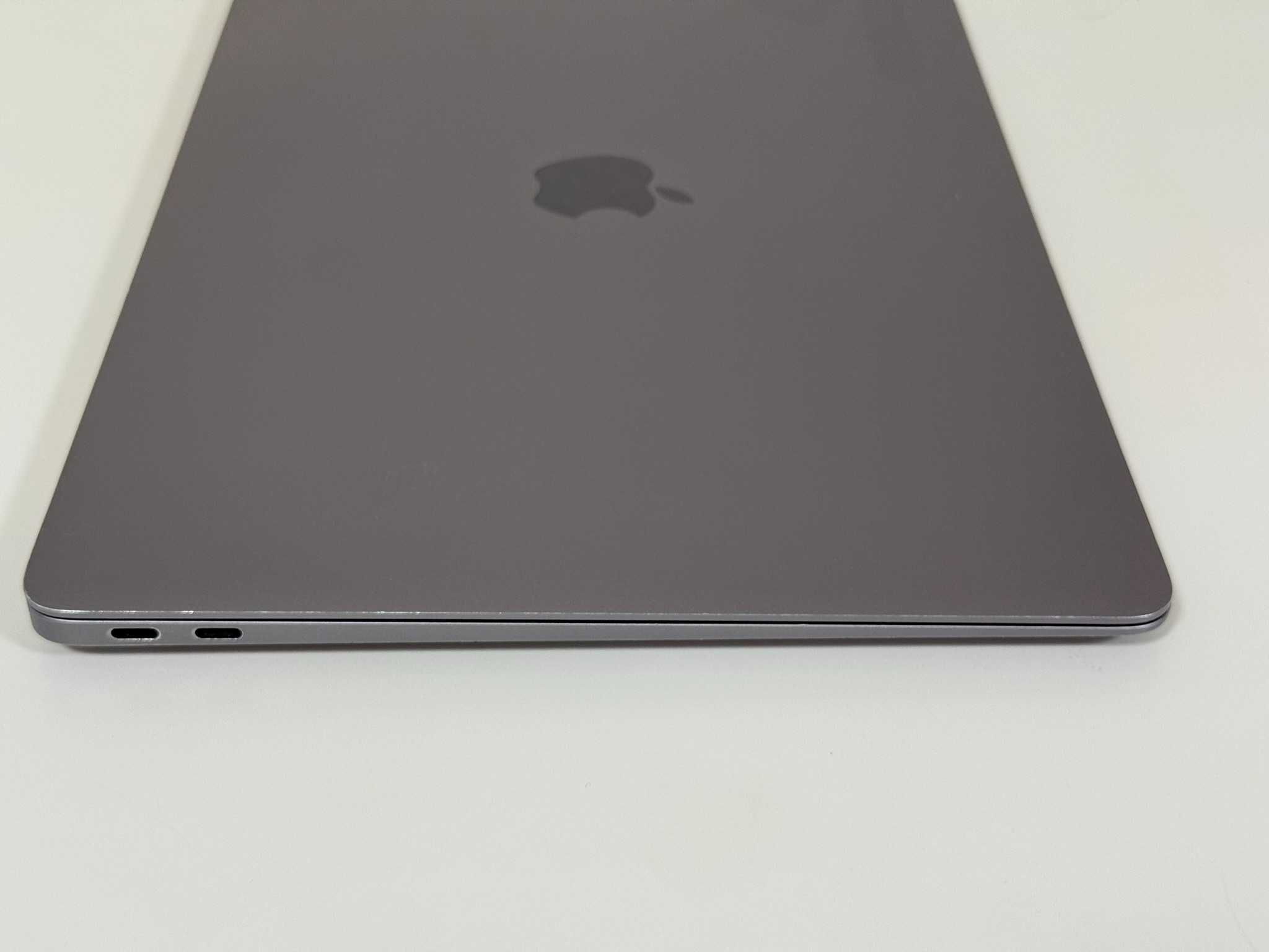 MacBook Air 13″ (2020, Intel) • i3 1.1 GHz | 8 GB | 256 GB SSD