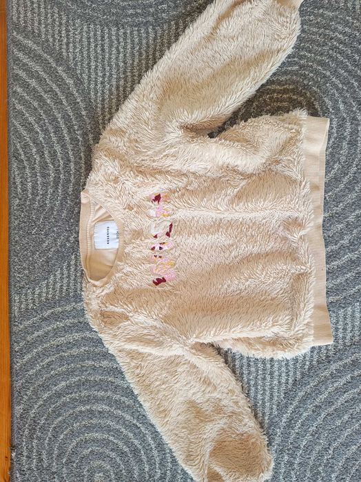 Bluzy dla dziewczynki 6-8 lat cena za wszystkie.