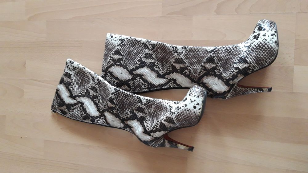 Kozaki długie szpilka,skóra węża