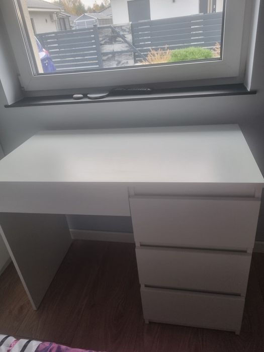 Biurko  białe  z szufladami