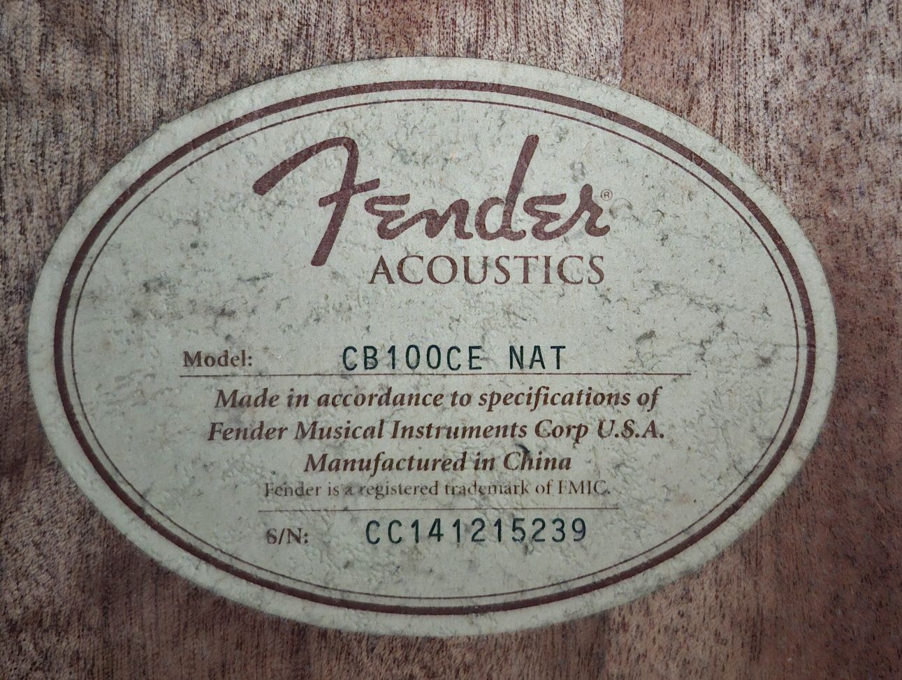 Baixo fender CB-100CE