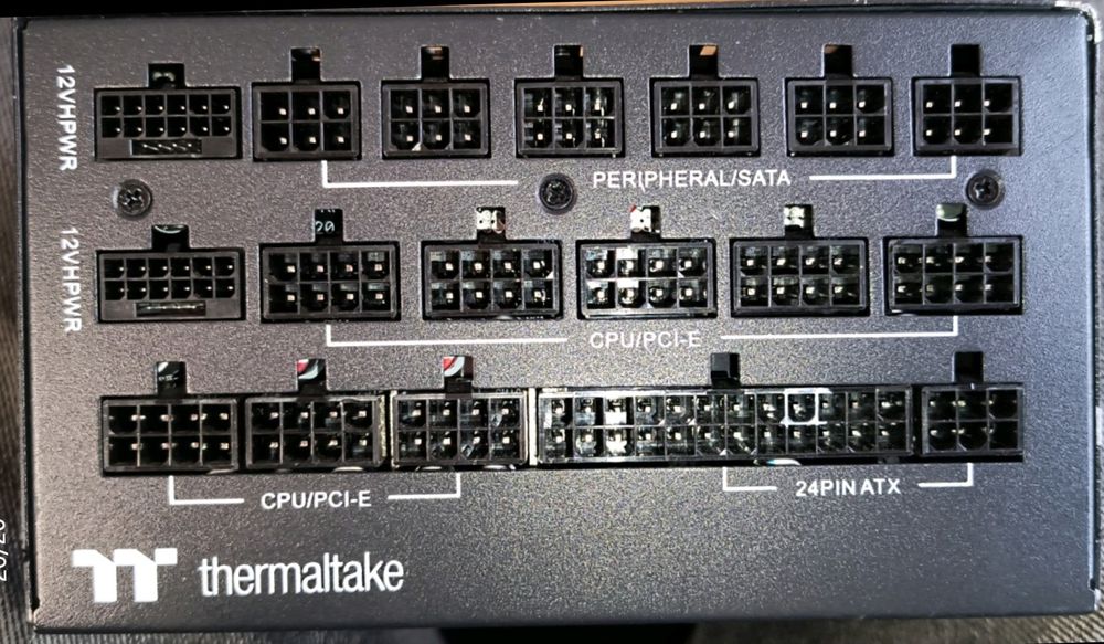 Блоки живлення ПК Thermaltake 1200W, 1350W, 1650W.