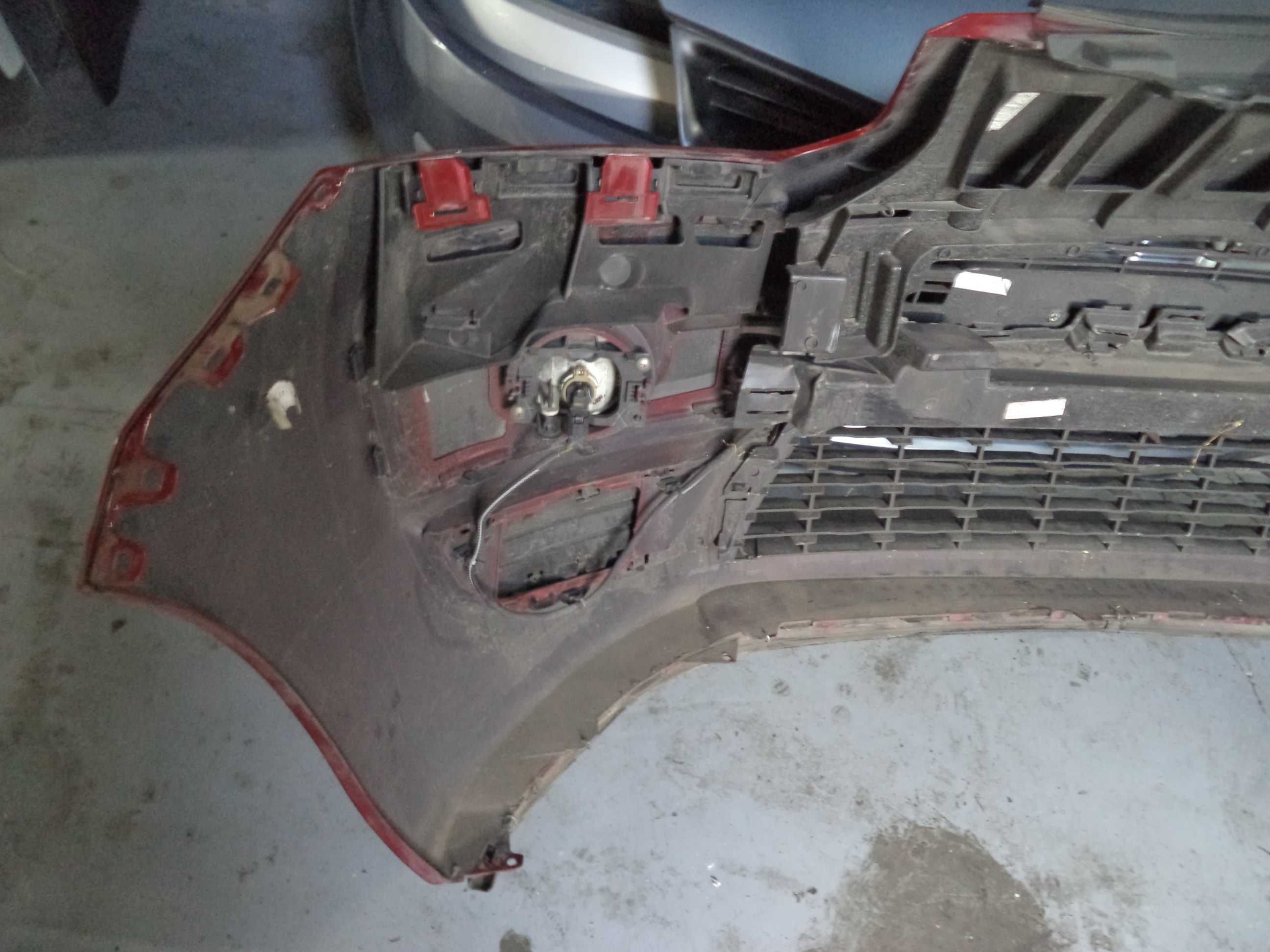 Бампер Citroen C3 Picasso з 09-12 р.в.  9681805980