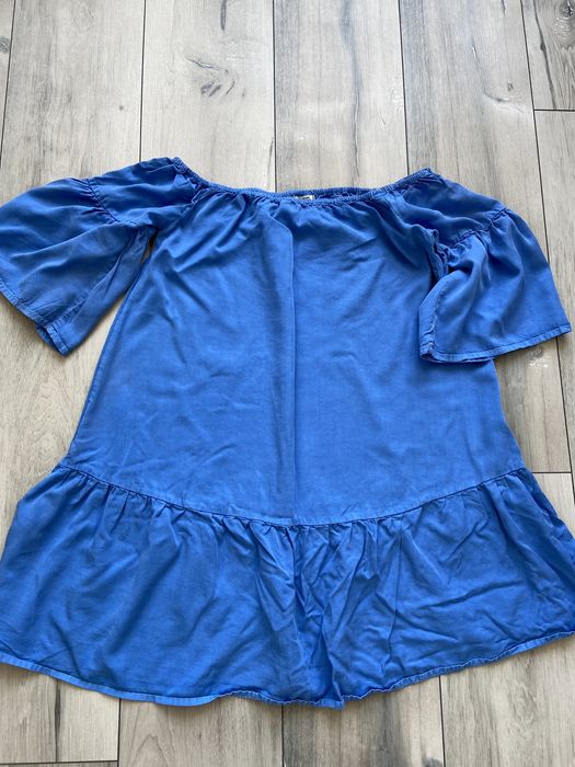 Сукня, плаття.